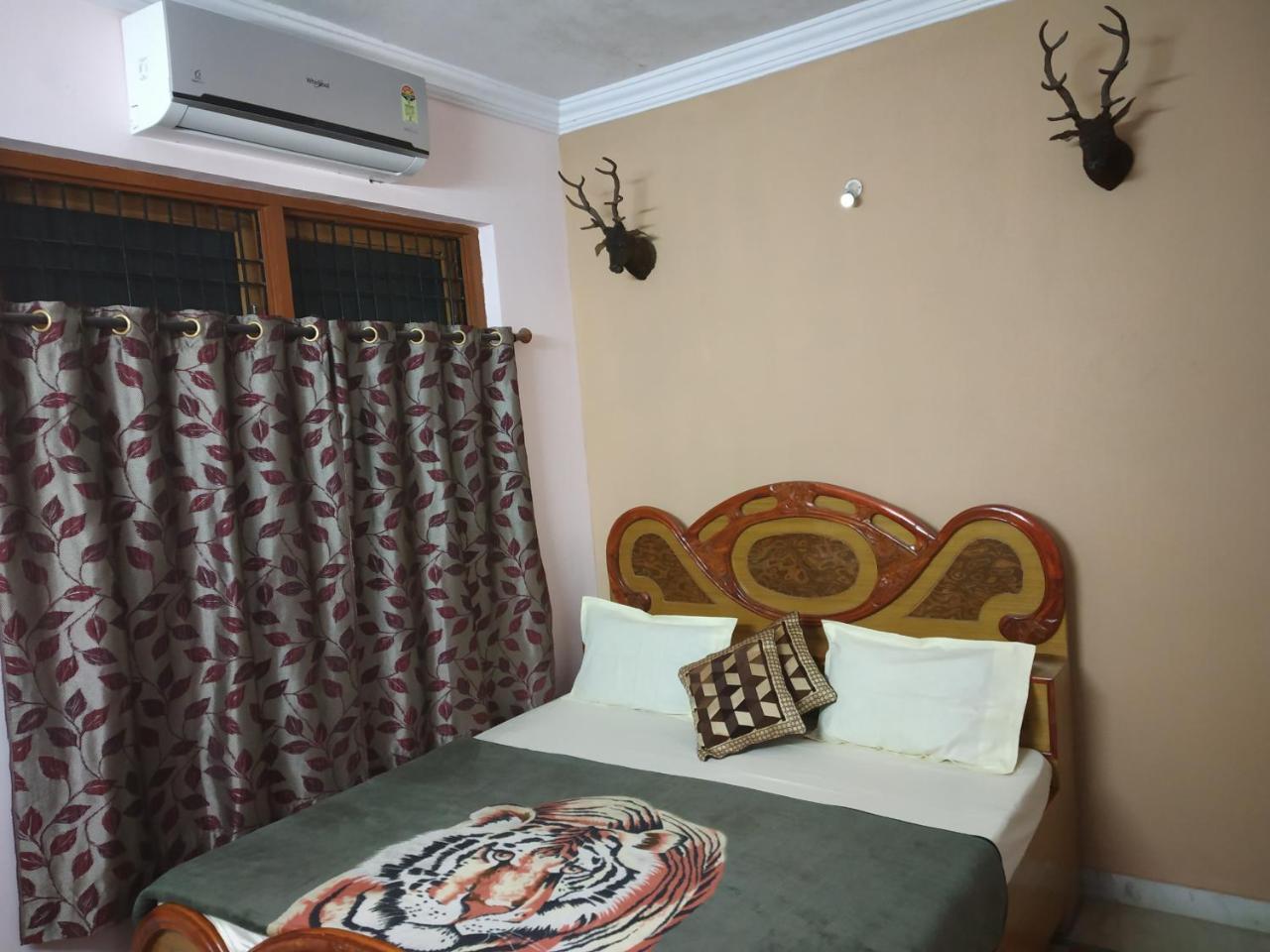 Pratibha Home Stay Джабалпур Экстерьер фото